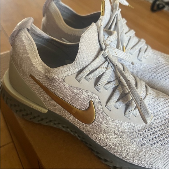 Nike Epic React Women’s 9 - Picture 4 of 10